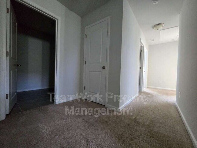 Building Photo - 454 Zenith Blvd