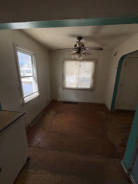 Building Photo - 762 E Alma Ave