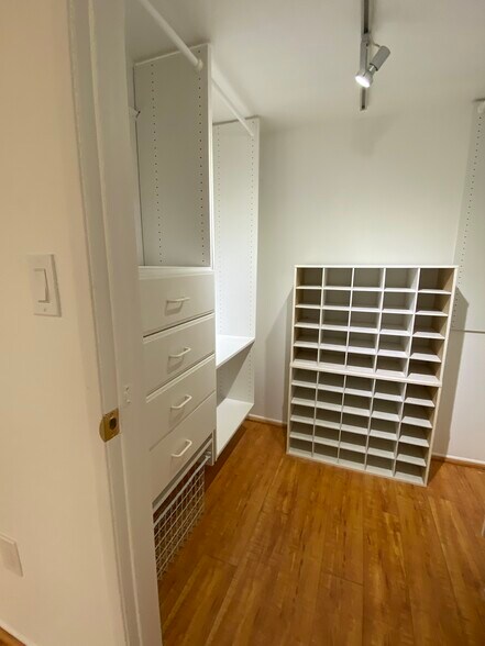 Building Photo - 5257 Radford Ave