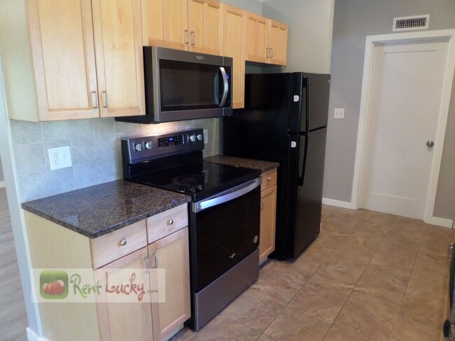 Building Photo - Adorable 3-Bedroom Home w/Large Fenced Yar...