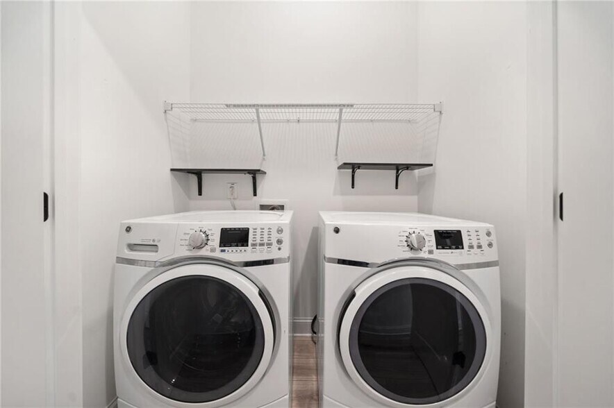 Building Photo - 104 Pearl St