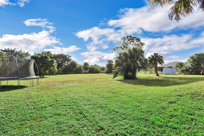 Building Photo - 16146 72nd Dr N