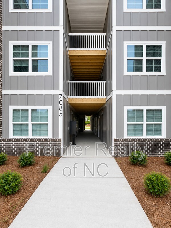 Building Photo - 7085 Hanesbrook Cir