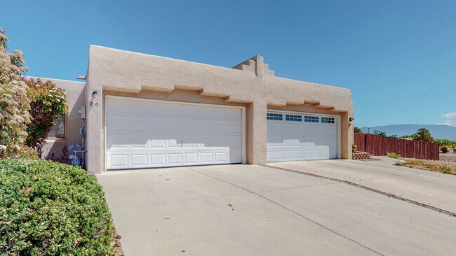 Building Photo - WESTSIDE HOME 3 Bedroom 2 Bath With 2 car garage