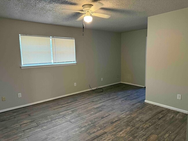 Building Photo - Fort Worth Duplex