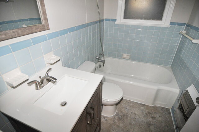 Building Photo - "Charming One-Bedroom Gem Near Downtown Sundance Square with Timeless Character and Modern Upgrad...