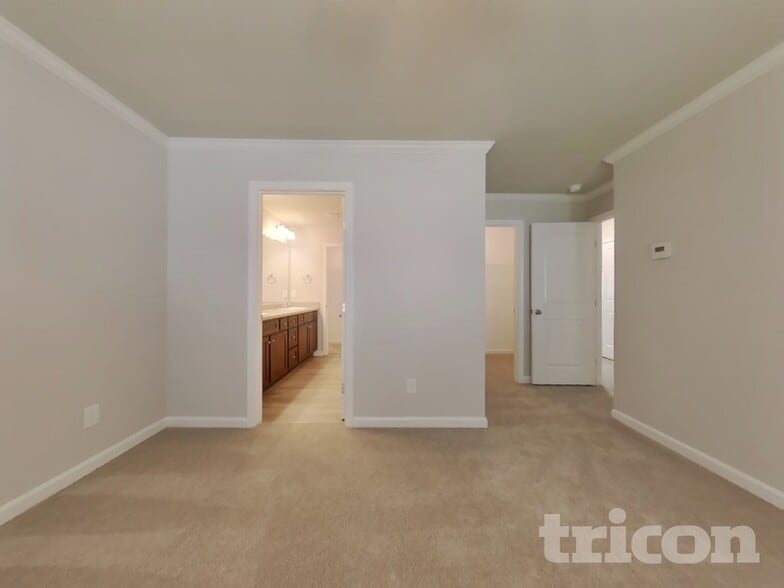Building Photo - 2314 Shady Dr