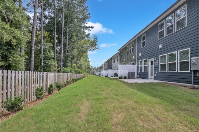 Building Photo - 840 McKenzie Pk Ter