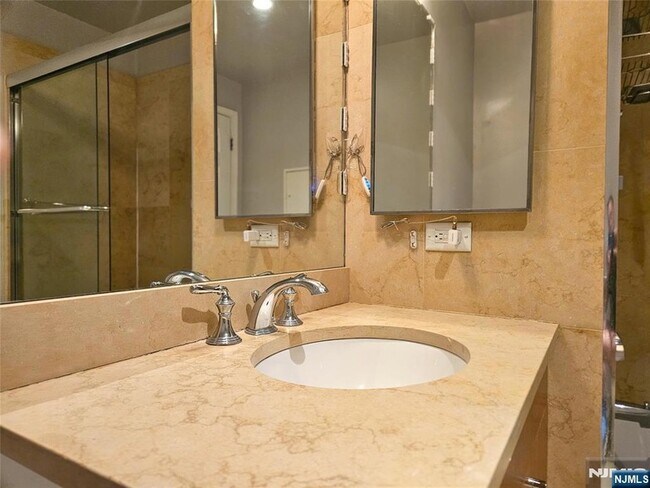 Building Photo - 3104 City Pl