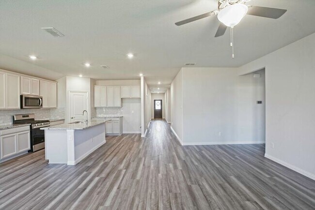 Building Photo - 625 Hidden Cove Dr