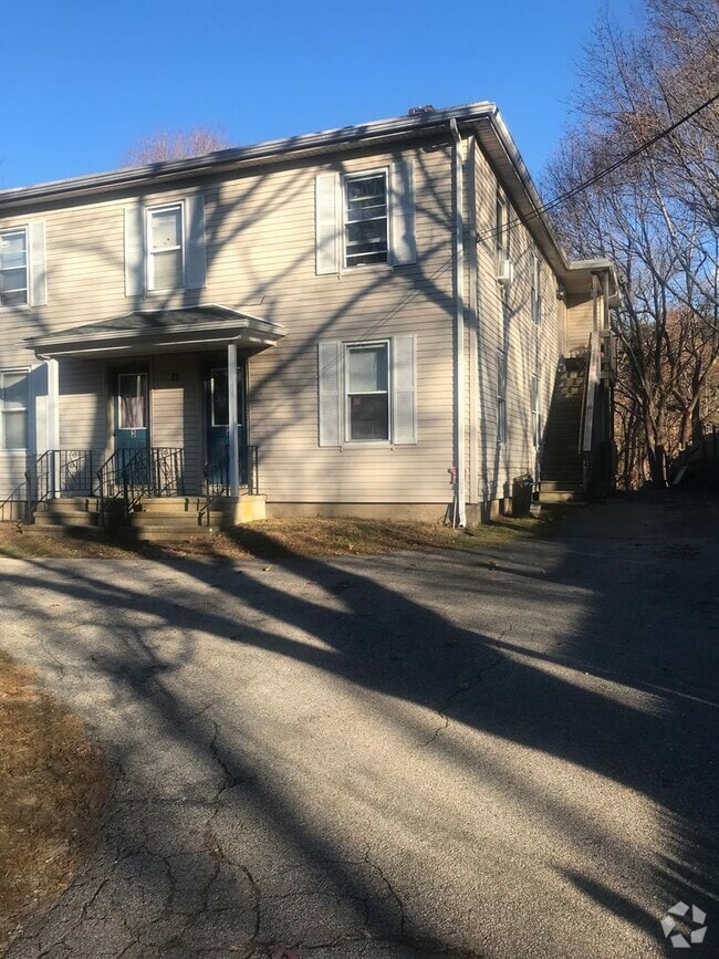 Building Photo - Nice Private Recently Updates One Bedroom ...