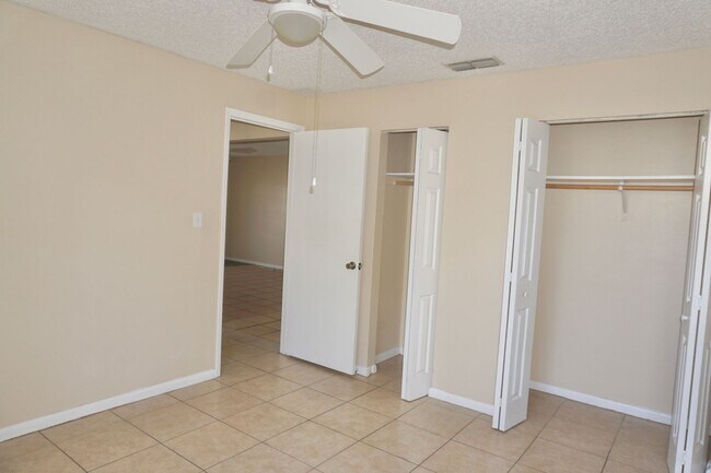 Building Photo - 2571-2575 Elm Ave