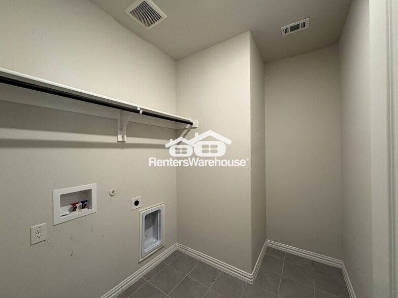 Building Photo - 11028 Elata Dr
