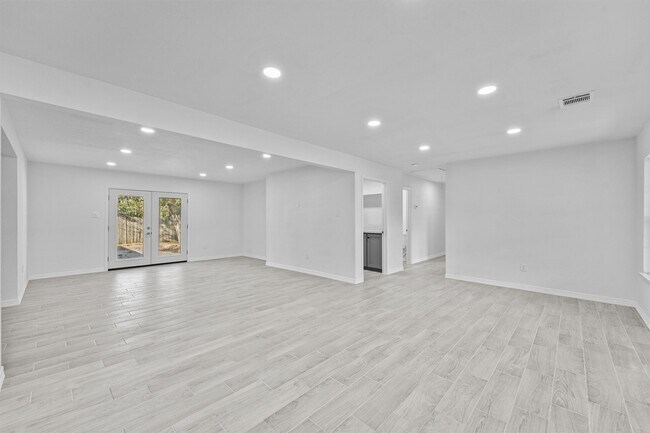 Building Photo - 22 13th Ave N