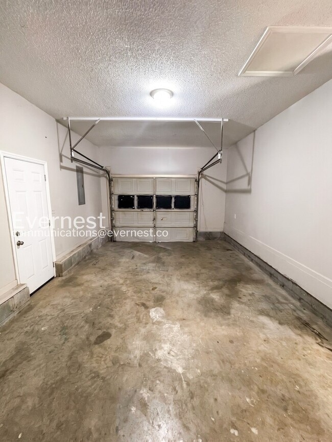 Building Photo - 901 Cimarron Ct