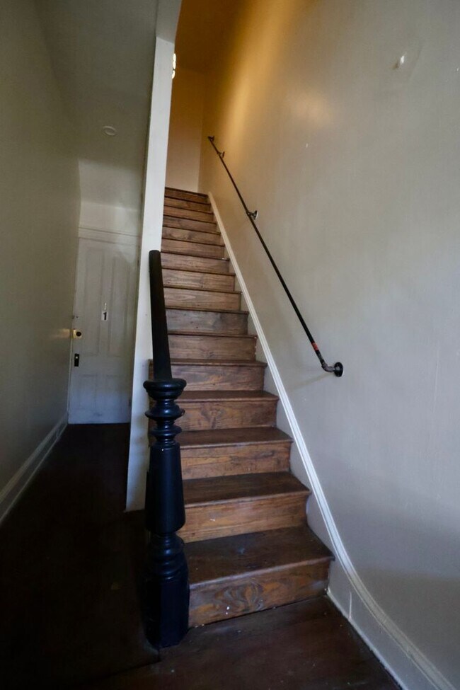 Building Photo - 343 N Mulberry St