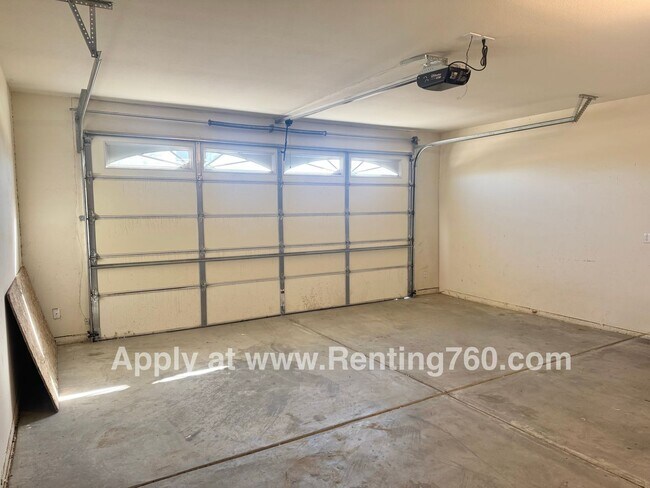 Building Photo - Spacious 3 Bed 2 Bath Home!