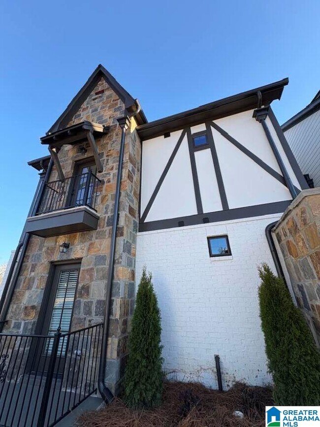 Building Photo - 4421 Lennox Pl