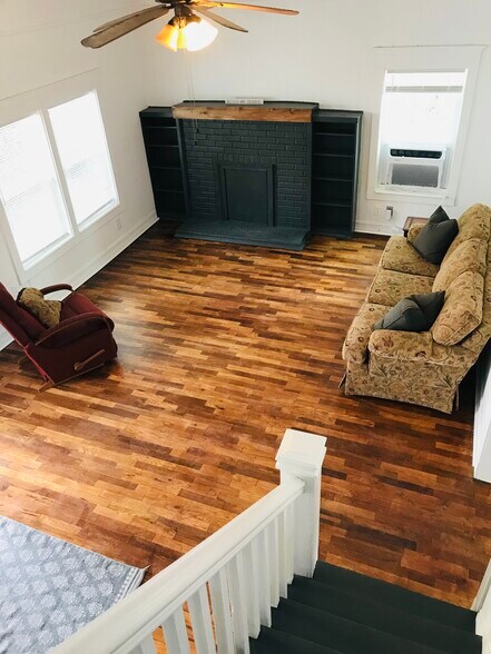 Livingroom - 903 Ward St