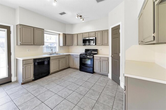 Building Photo - 15614 Lago Villa Dr