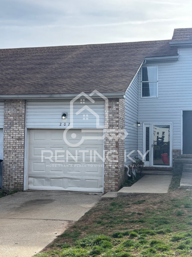 Building Photo - 2 Bedroom, 1.5 Bath Updated Townhome in th...