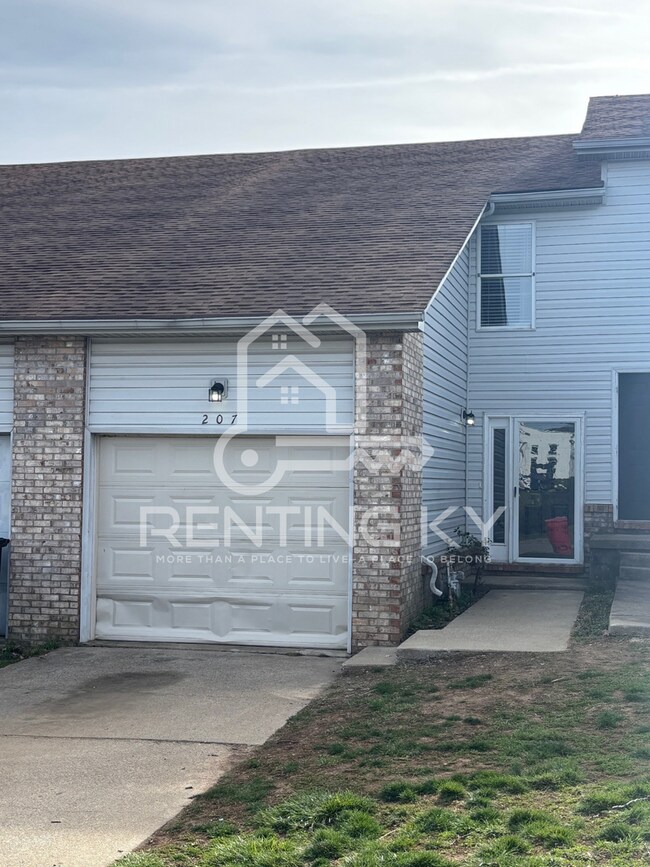 Building Photo - 2 Bedroom, 1.5 Bath Updated Townhome in the Heart of Nicholasville!