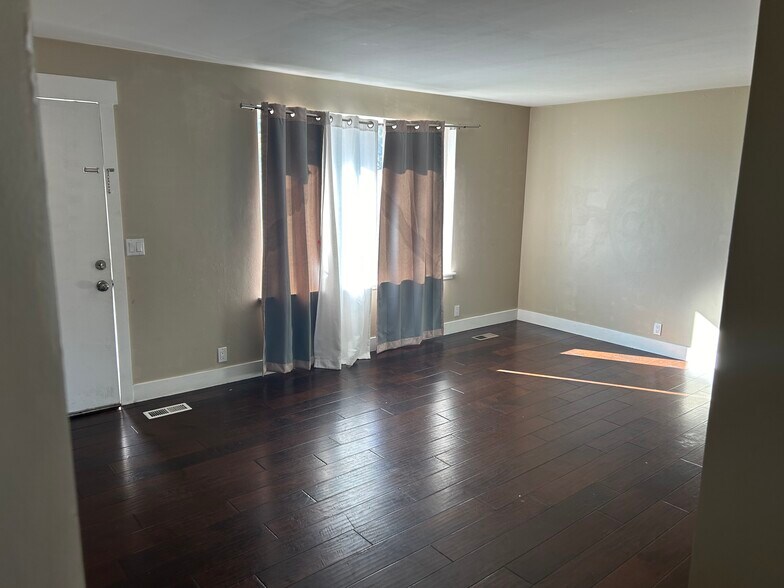 Building Photo - 5156 W Highwood Dr