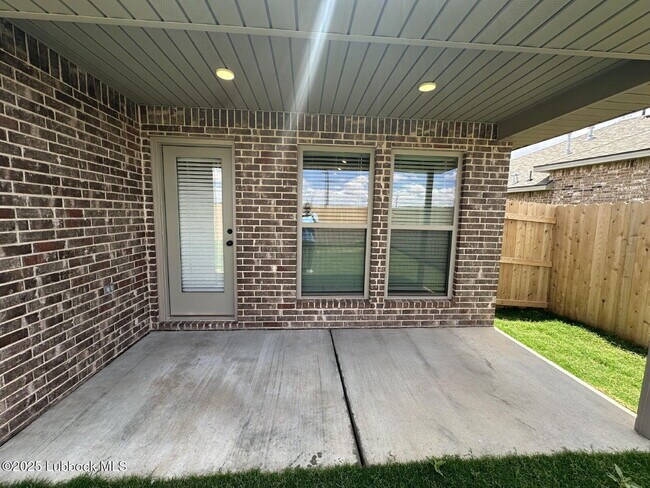 Building Photo - 2610 Helena Ave