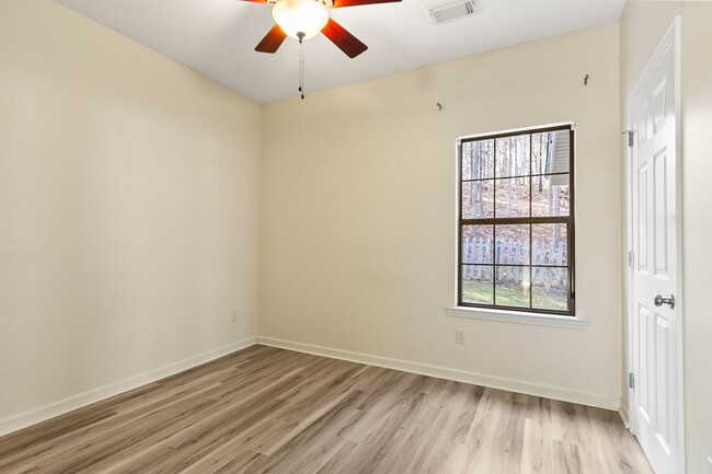 Building Photo - East Tuscaloosa Garden Home in Camden Lake