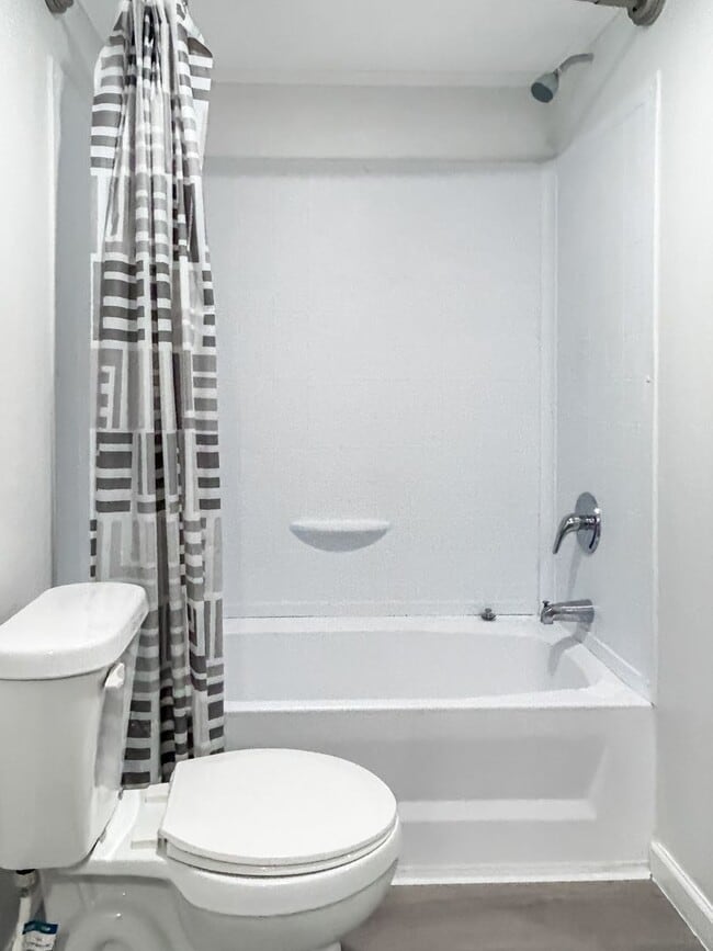 Building Photo - Move-In Ready Home Near Canyon Lake – Fres...