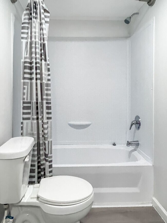 Building Photo - Move-In Ready Home Near Canyon Lake – Fresh Interior, Deck & Detached Garage