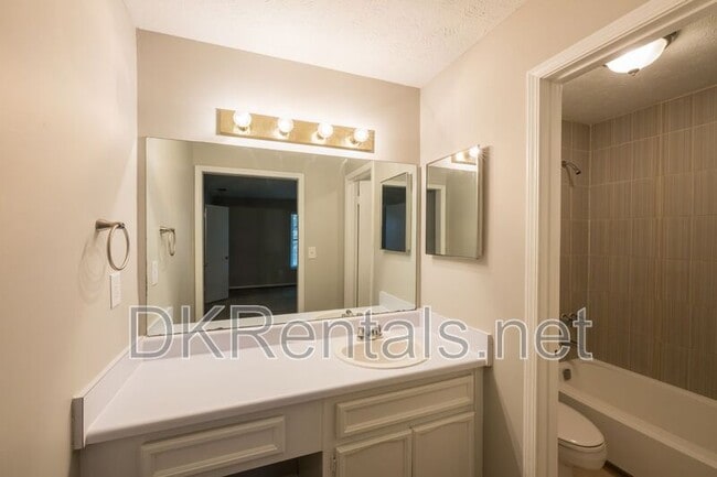 Building Photo - 602 Augusta Dr