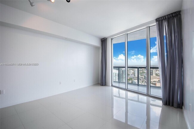 Building Photo - 465 Brickell Ave