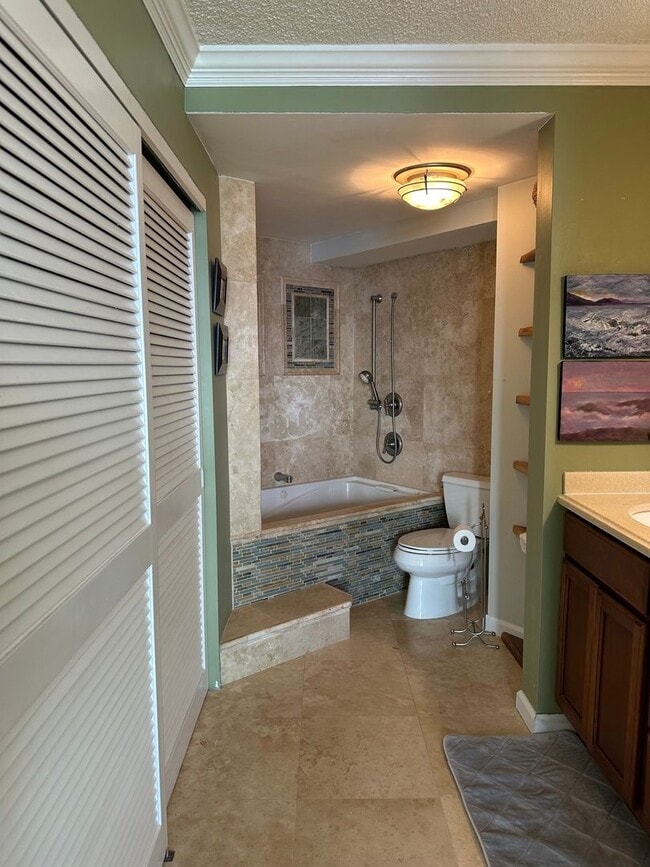 Building Photo - Spacious1BR/2BA In Prime Location