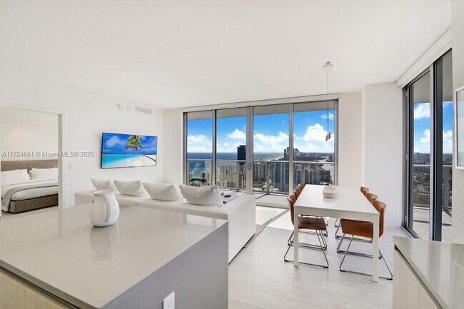 Building Photo - 4010 S Ocean Dr