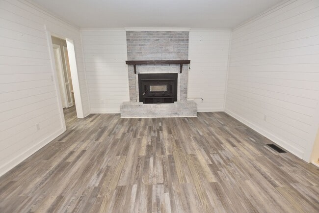Building Photo - 9906 Red Oak Blvd