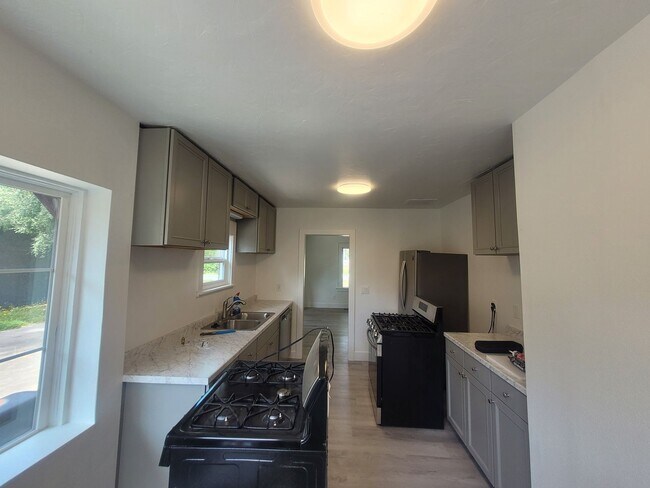 Building Photo - Remodeled 3 Bedroom Plus Office with Large...