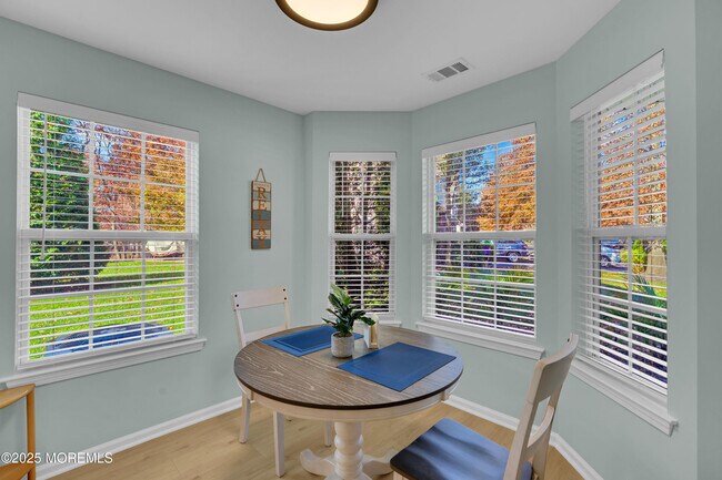 Building Photo - 11 Saratoga Ct