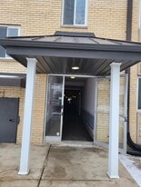 Building Photo - 2214 S Goebbert Rd