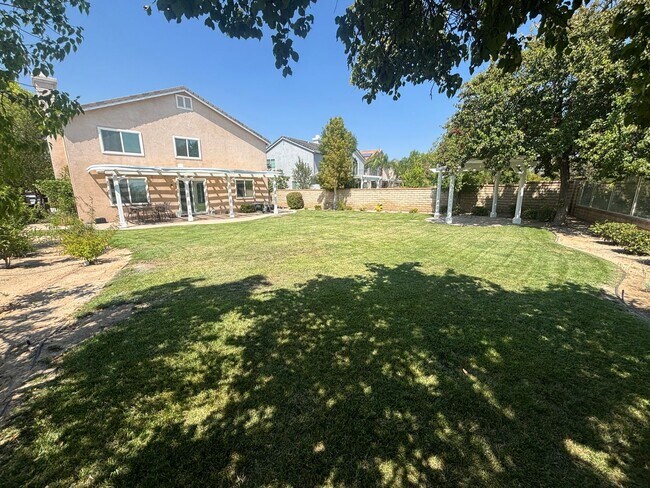 Building Photo - Spacious 4-Bedroom Home with Community Ame...
