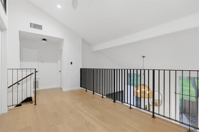 Building Photo - 8300 Summer Pl Dr