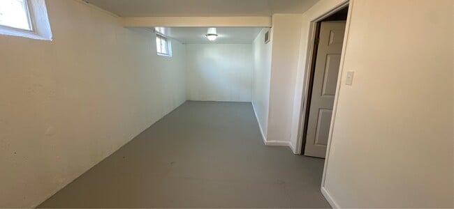 Building Photo - 10748 Spring Garden Dr