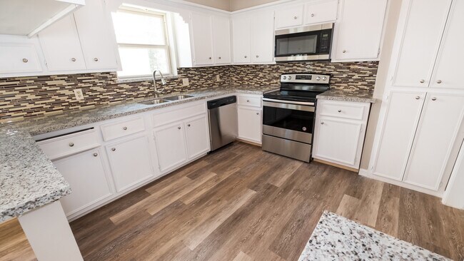 Building Photo - Amazing 4 bedroom house in Houston, TX