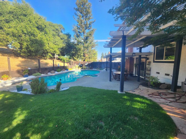 Building Photo - 1127 Mataro Ct