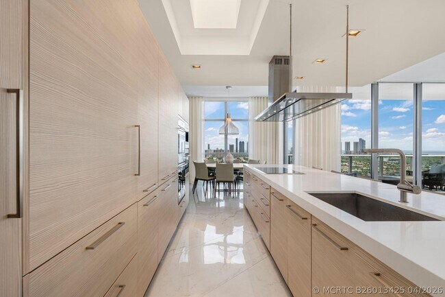 Building Photo - 17301 Biscayne Blvd