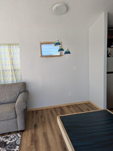 Building Photo - 4450 Pine Island Rd