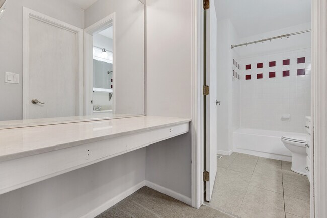 Building Photo - 3238 Gresham Ln E