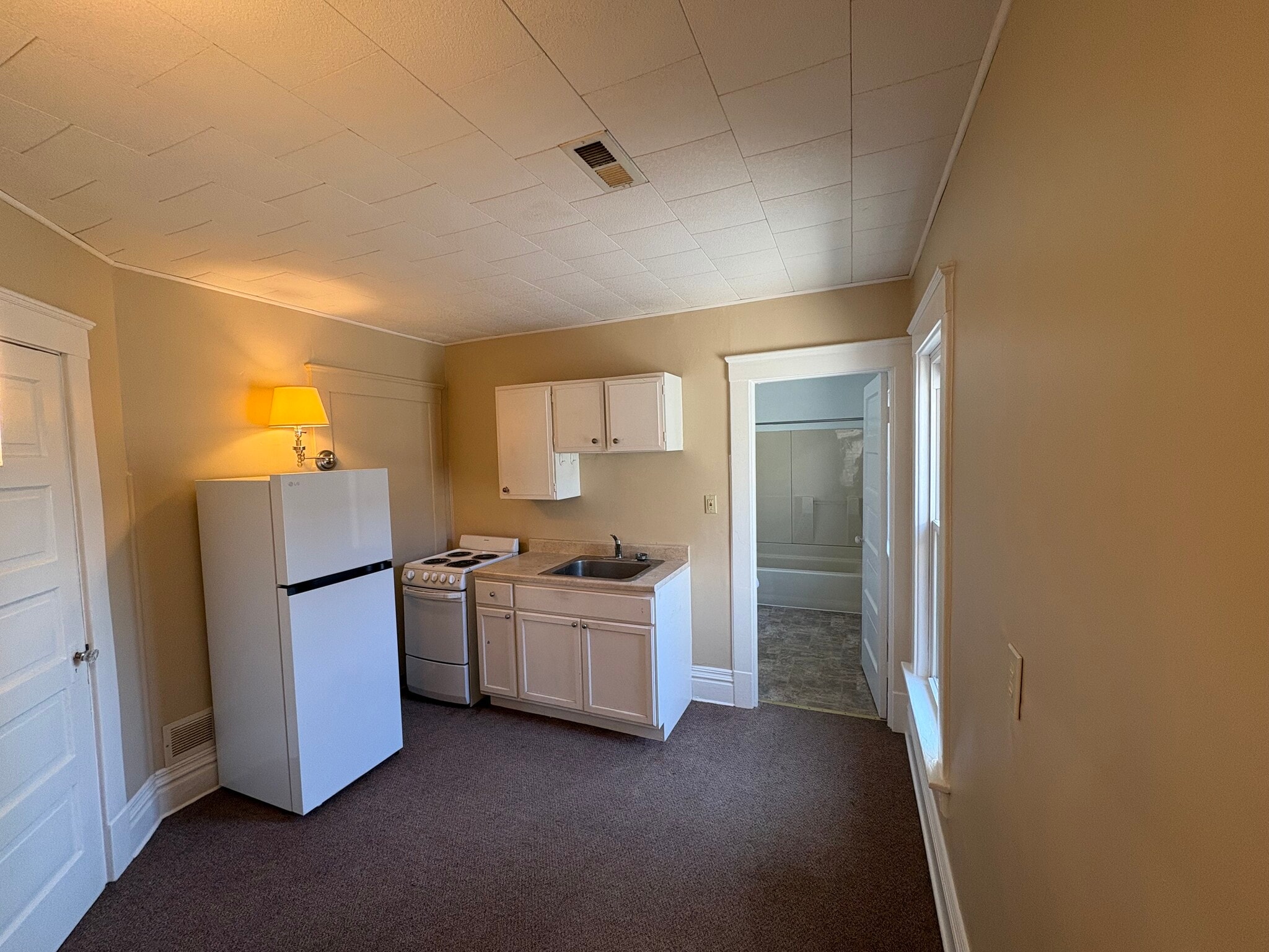 Kitchen - 2120 Cherry St
