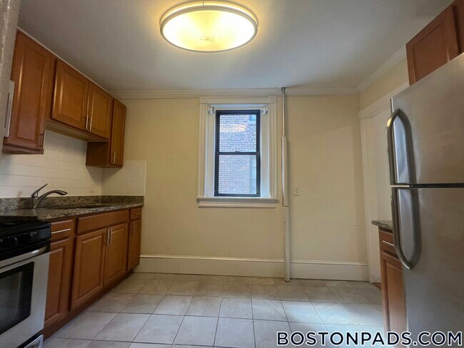 Building Photo - 143 Freeman St