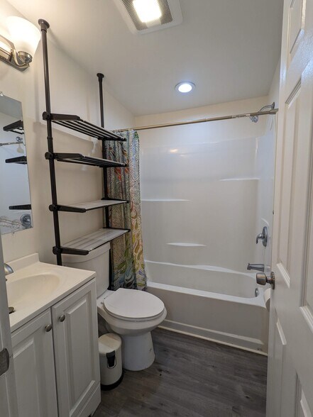 Building Photo - 728 Stepney Pl